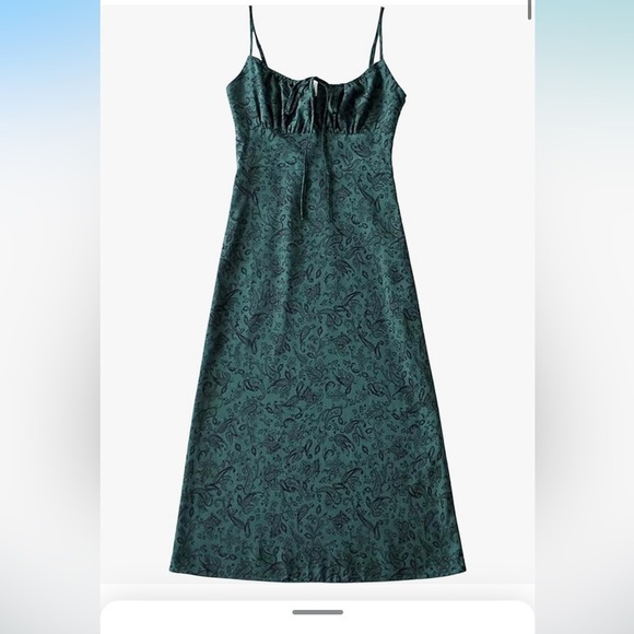 omoone Dresses & Skirts - Elegant Green Paisley Dress
